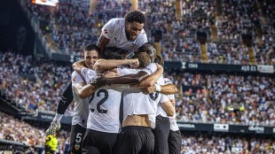 Ann Rodríguez y Corey Woolfolk, socios de Pitchwise Holdings, en acto de presentación Valencia CF
