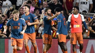 Dani Raba celebra gol Valencia CF debut Aguirre Racing