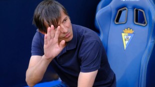 Albert Celades, exentrenador del Cádiz CF, durante un partido de LaLiga Hypermotion