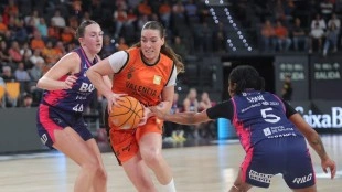 Valencia Basket aplasta al Baxi Ferrol con un baloncesto arrollador