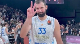 Valencia Basket remonta 18 puntos y se mantiene colíder en Euroliga