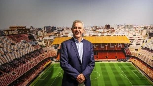 Aguirre adapta su táctica al Valencia: defensa o ataque según recursos